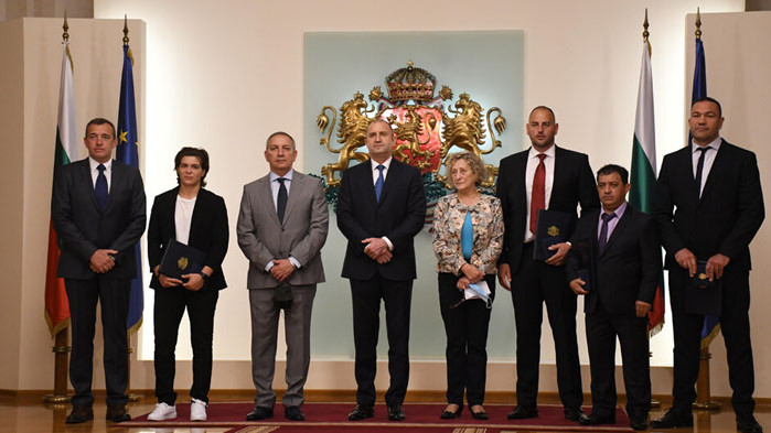 Радев удостои български спортисти с Почетния знак на президента